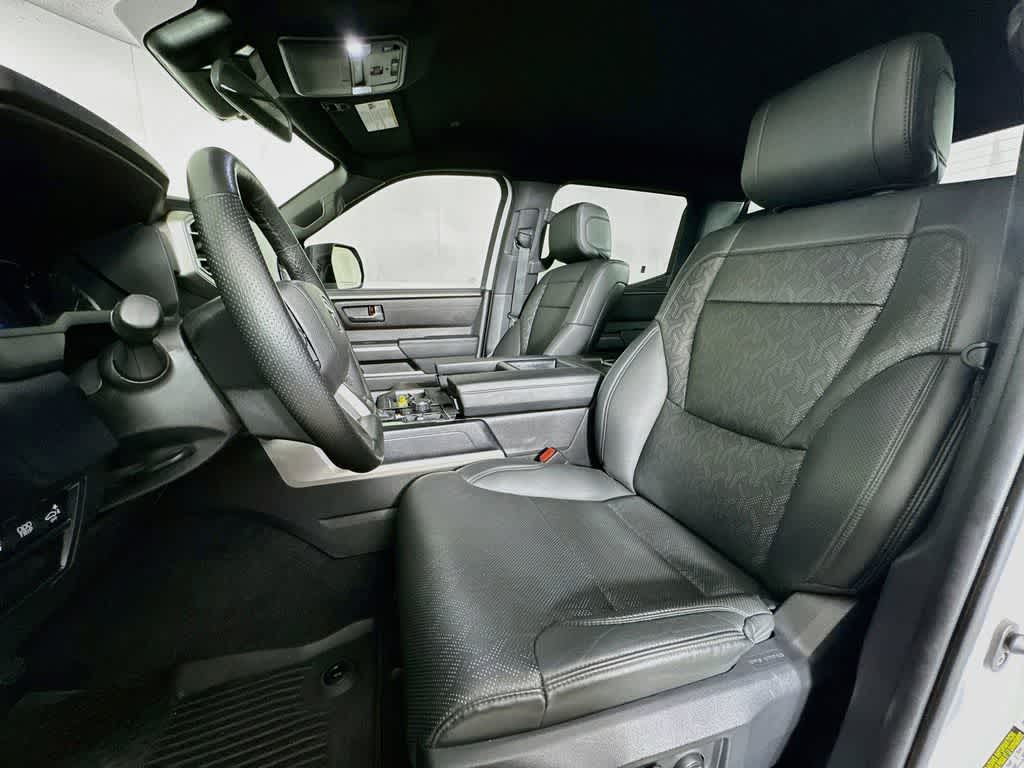 Toyota Tundra SR5 2025