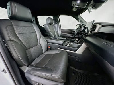 Toyota Tundra SR5 2025