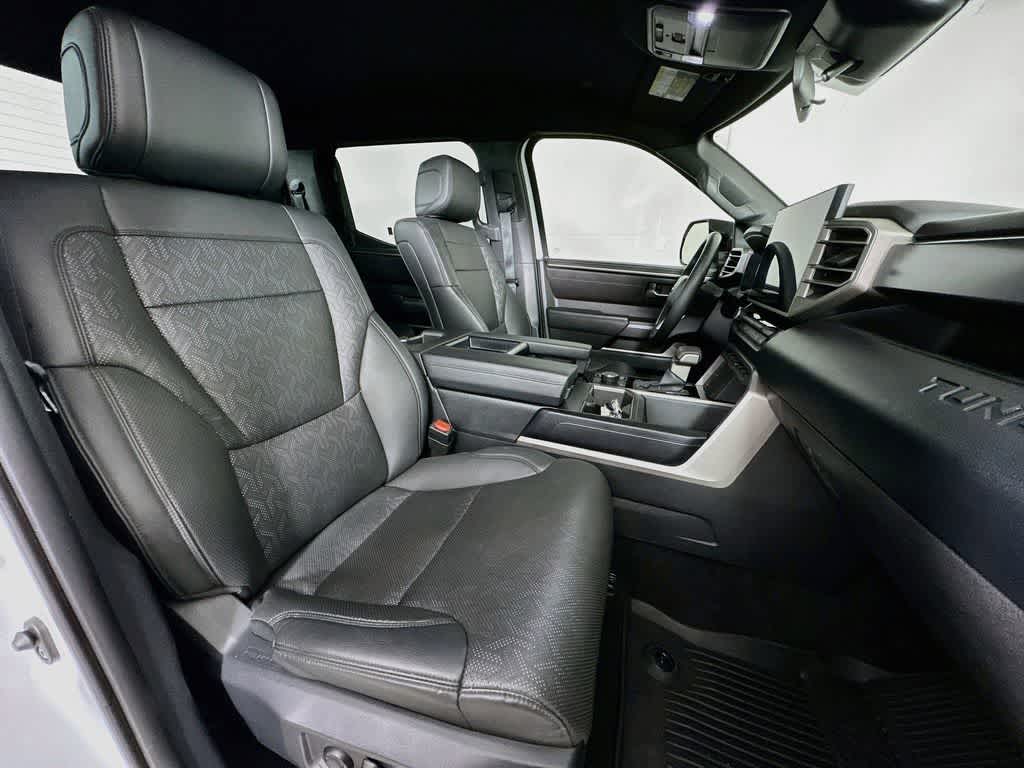 Toyota Tundra SR5 2025