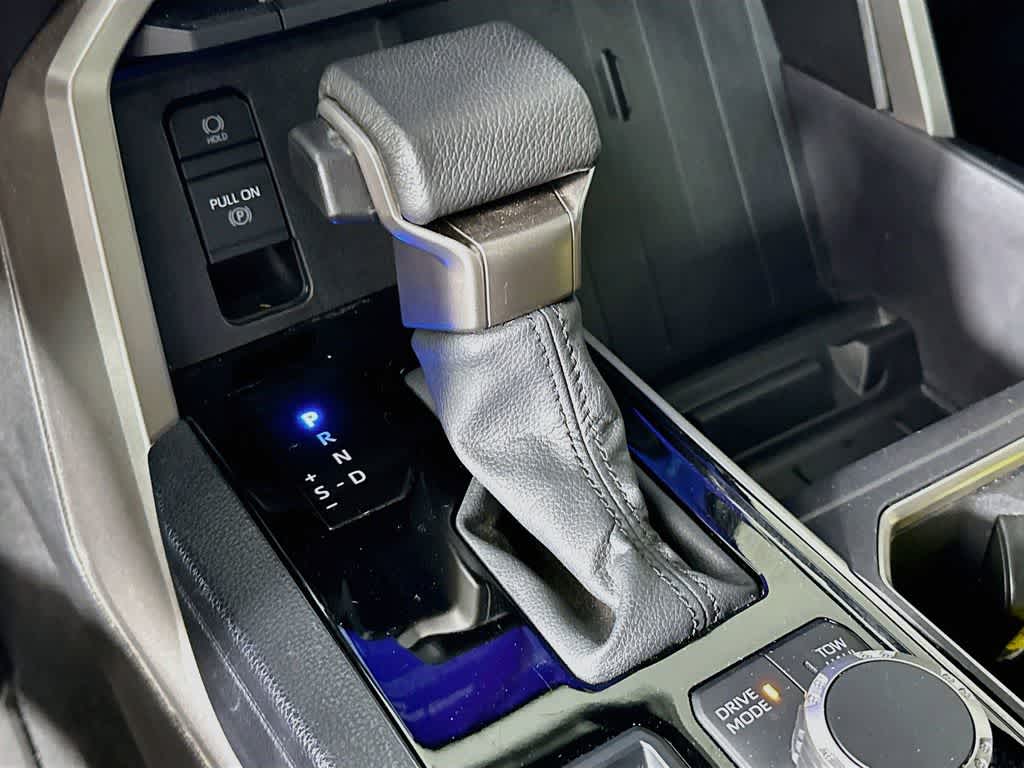 Toyota Tundra SR5 2025