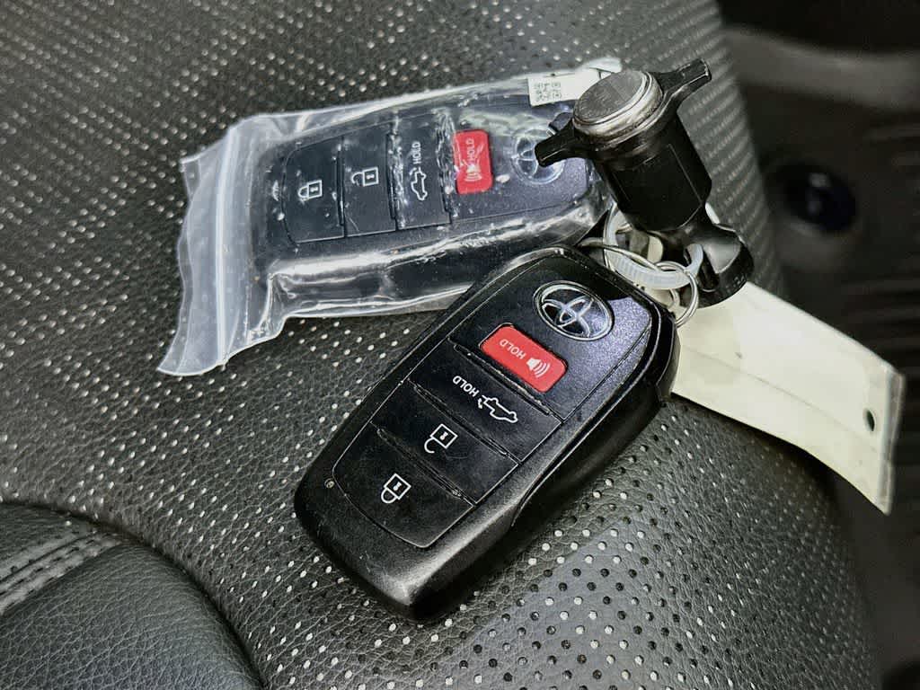 Toyota Tundra SR5 2025