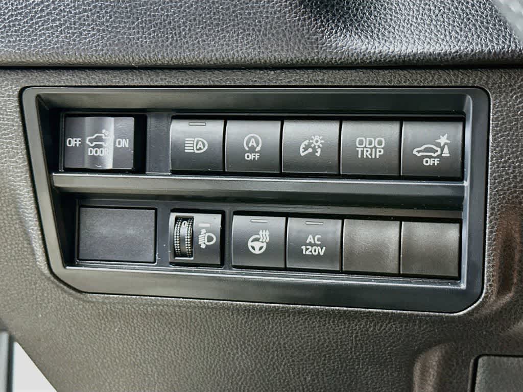 Toyota Tundra SR5 2025