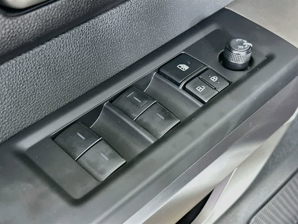Toyota Tundra SR5 2025