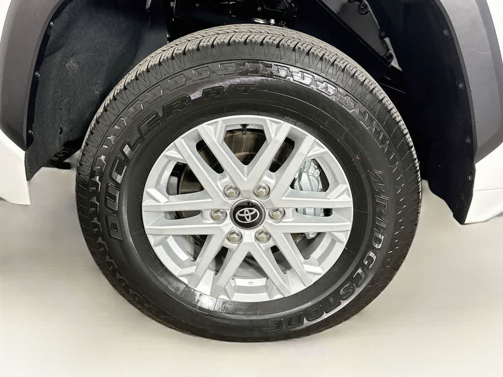 Toyota Tundra SR5 2025