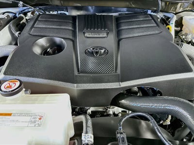 Toyota Tundra SR5 2025