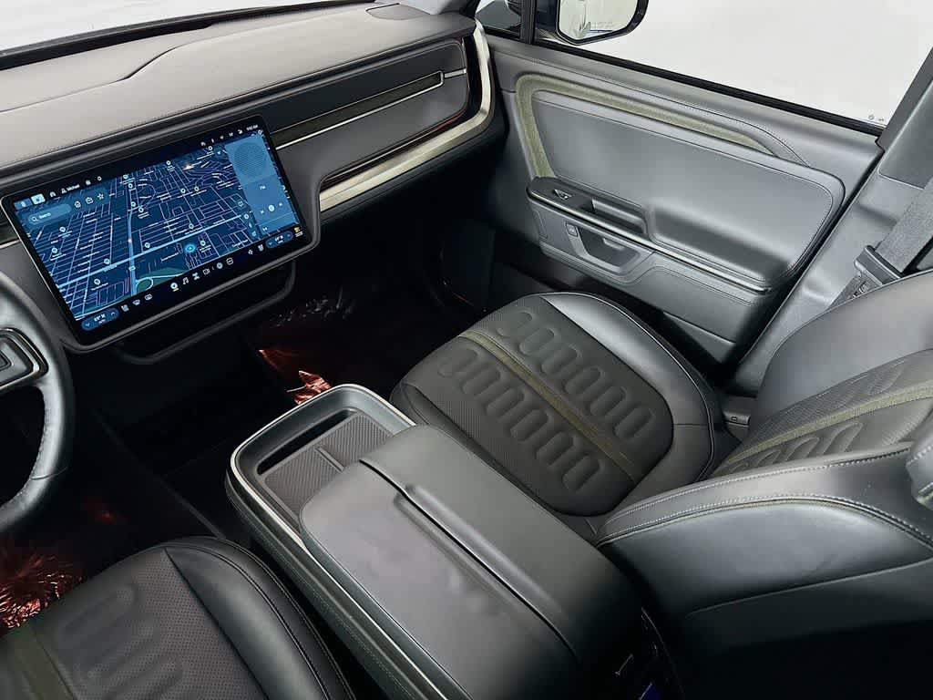 2025 Rivian R1S Base