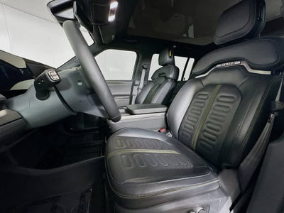 2025 Rivian R1S Base