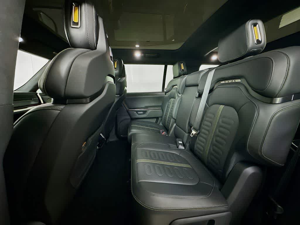 2025 Rivian R1S Base