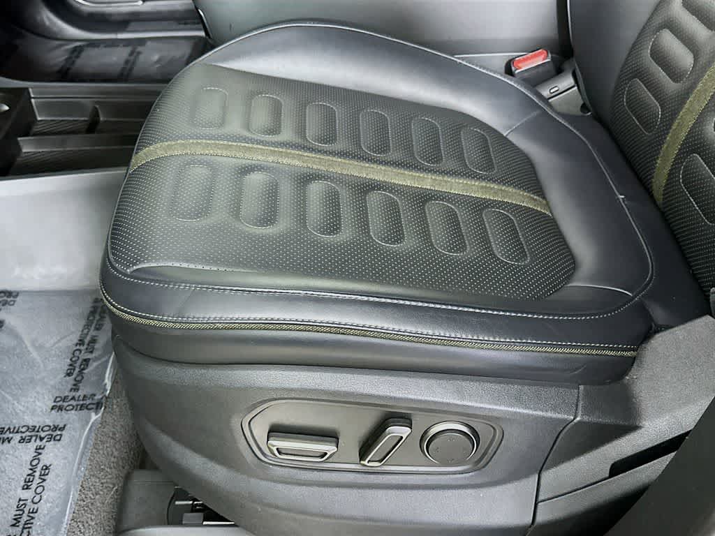 2025 Rivian R1S Base