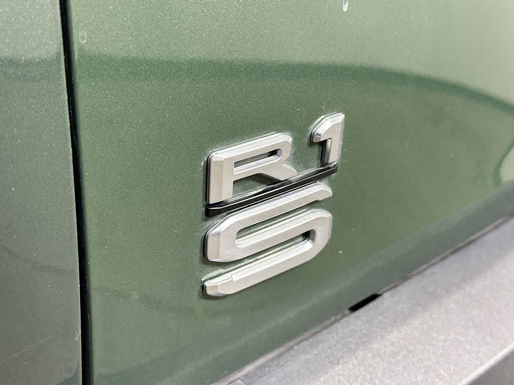 2025 Rivian R1S Base