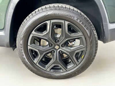 2025 Rivian R1S Base