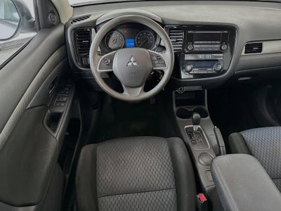 Mitsubishi Outlander ES 2014