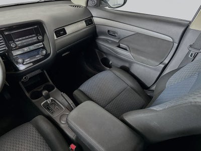 Mitsubishi Outlander ES 2014