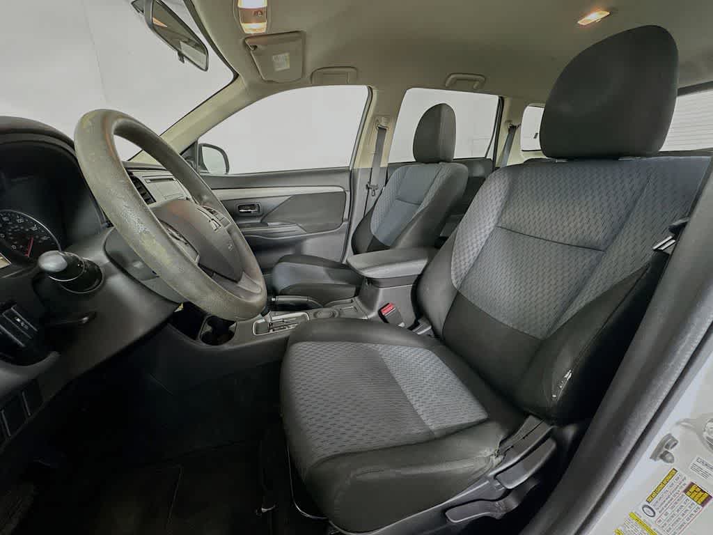 Mitsubishi Outlander ES 2014