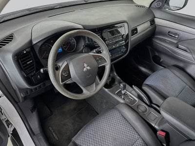 Mitsubishi Outlander ES 2014