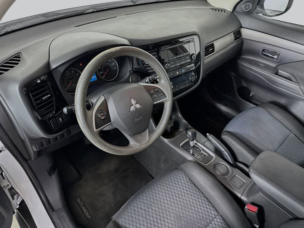 Mitsubishi Outlander ES 2014