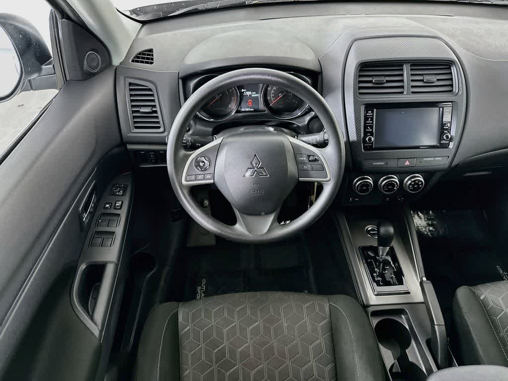 Mitsubishi Outlander Sport ES 2024