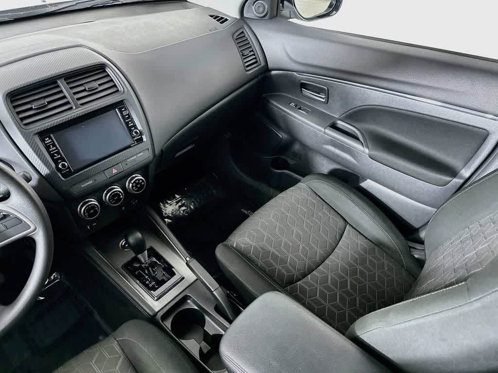 Mitsubishi Outlander Sport ES 2024