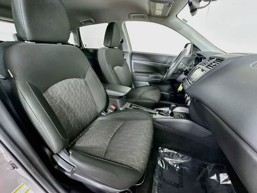 Mitsubishi Outlander Sport ES 2024