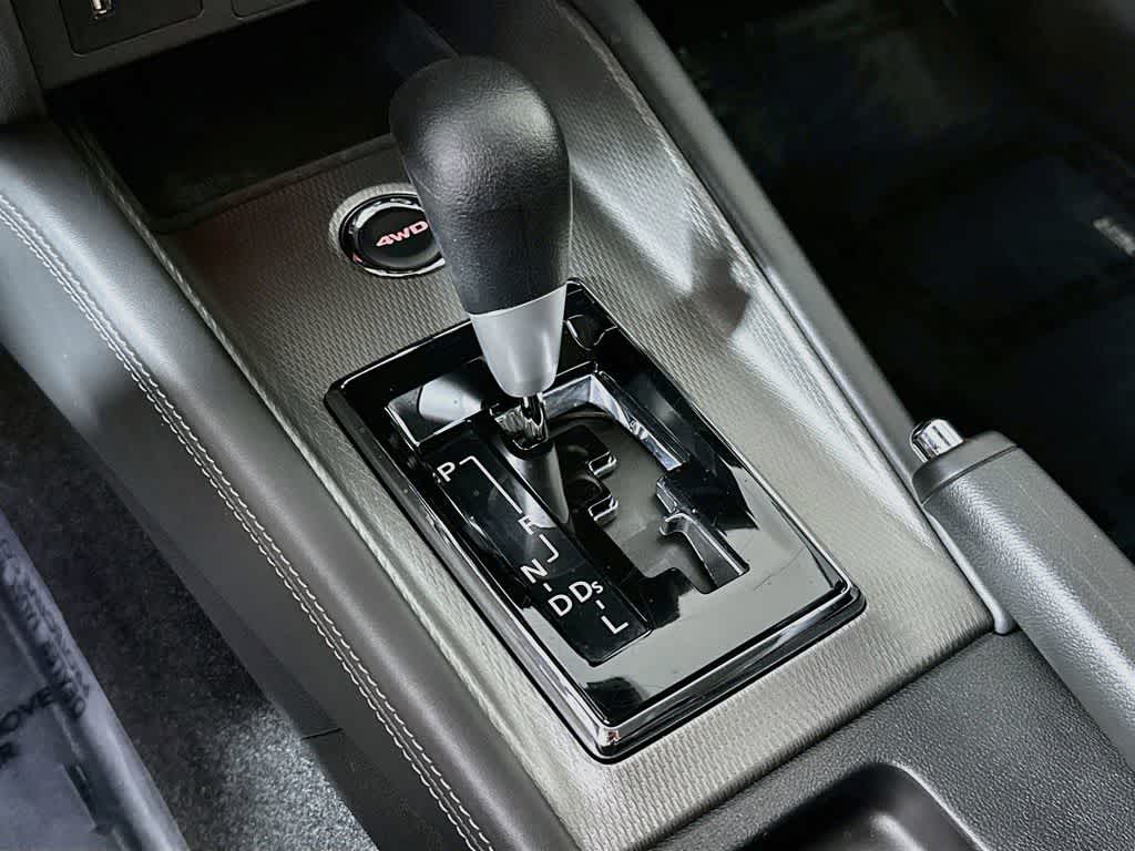 Mitsubishi Outlander Sport ES 2024