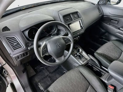 Mitsubishi Outlander Sport ES 2024
