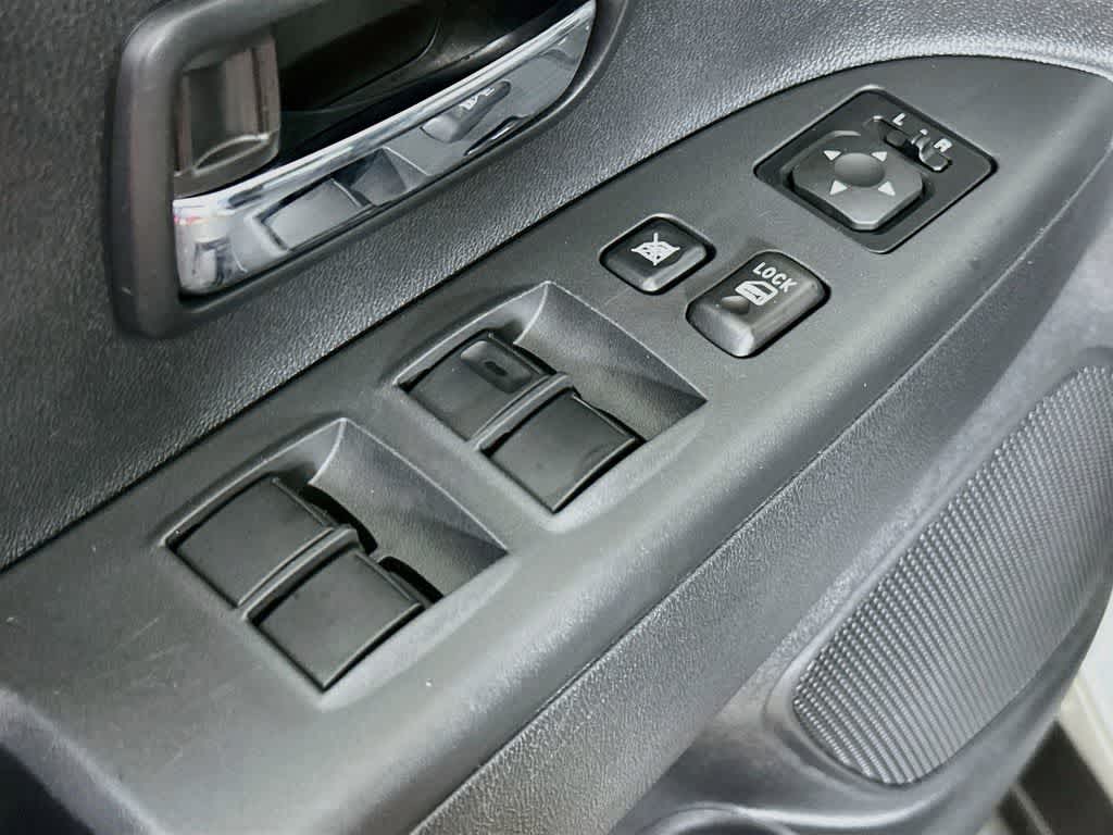 Mitsubishi Outlander Sport ES 2024