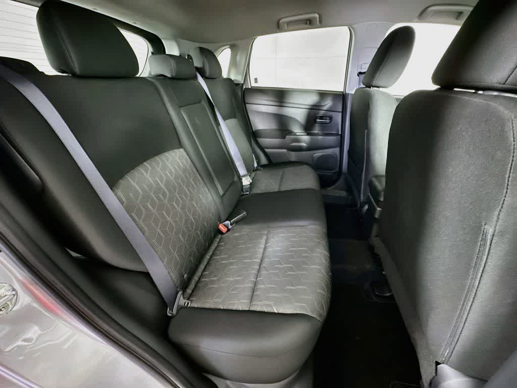 Mitsubishi Outlander Sport ES 2024