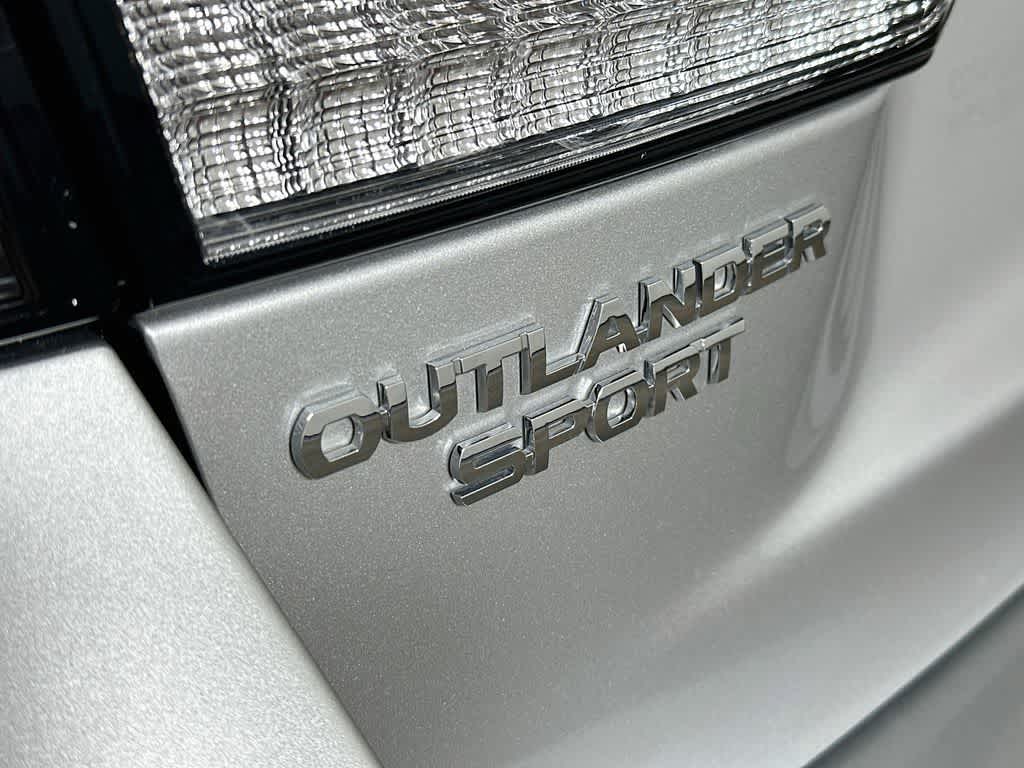Mitsubishi Outlander Sport ES 2024