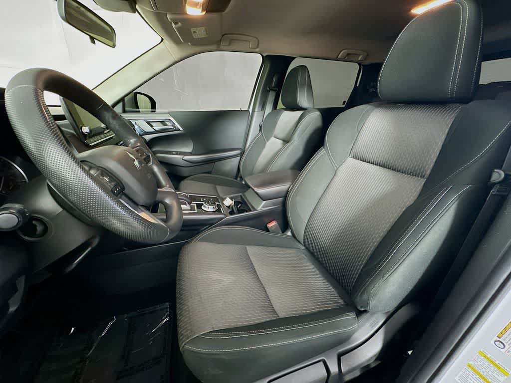 Mitsubishi Outlander ES 2024
