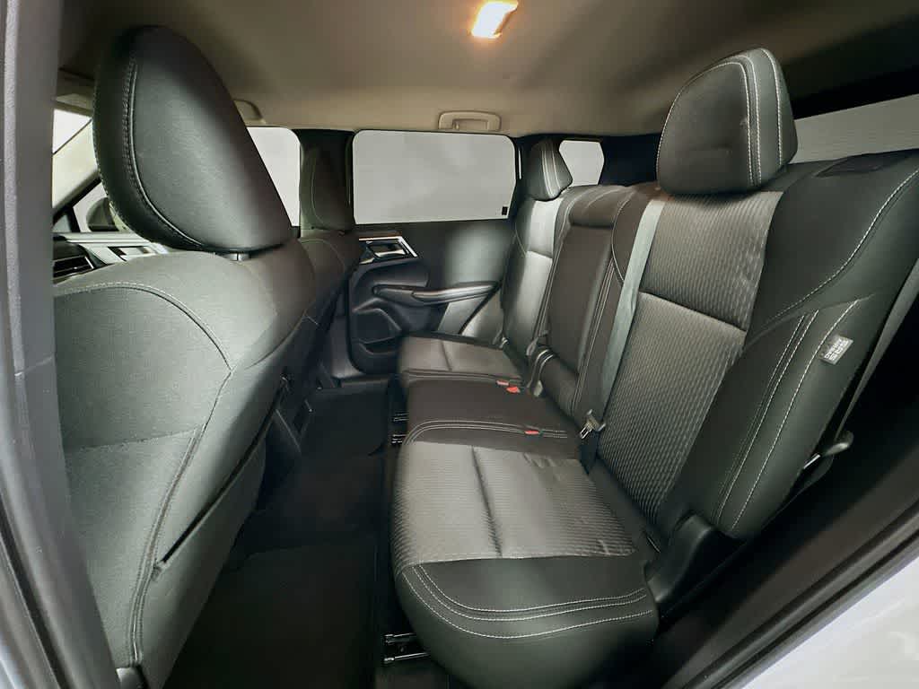 Mitsubishi Outlander ES 2024