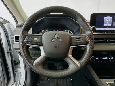Mitsubishi Outlander ES 2024