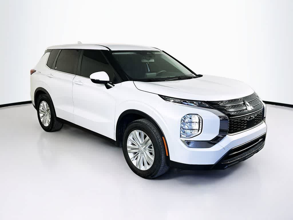 Mitsubishi Outlander ES 2024