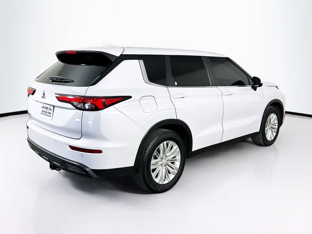 Mitsubishi Outlander ES 2024