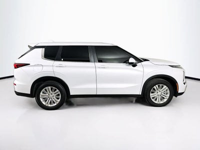 Mitsubishi Outlander ES 2024