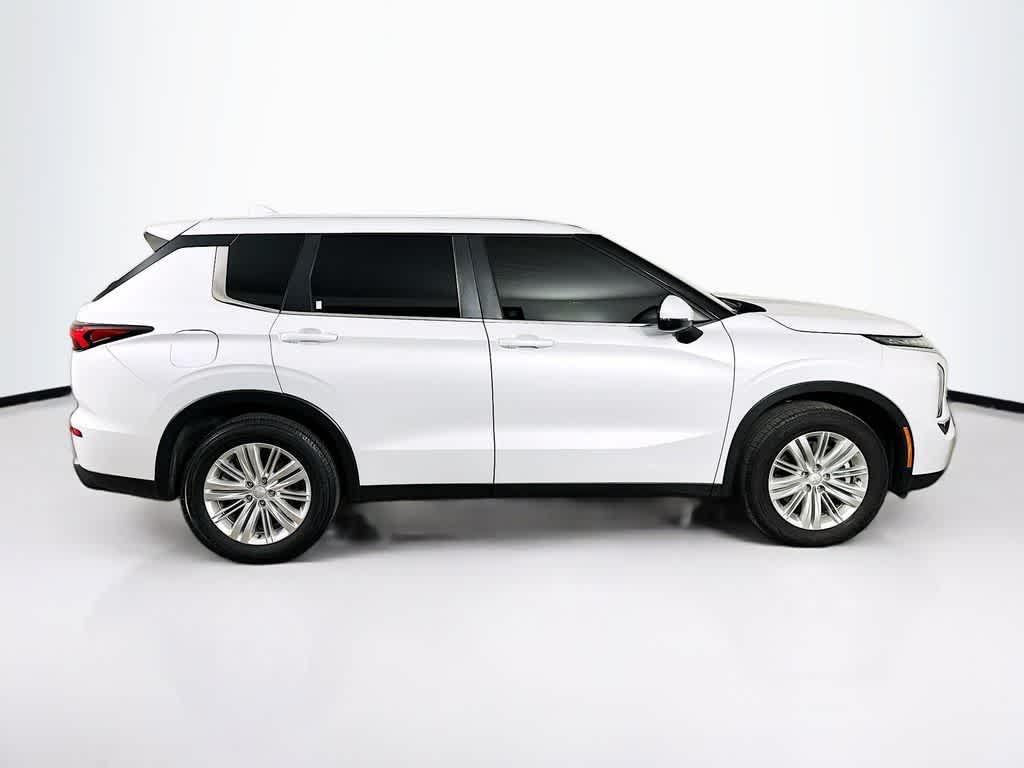 Mitsubishi Outlander ES 2024