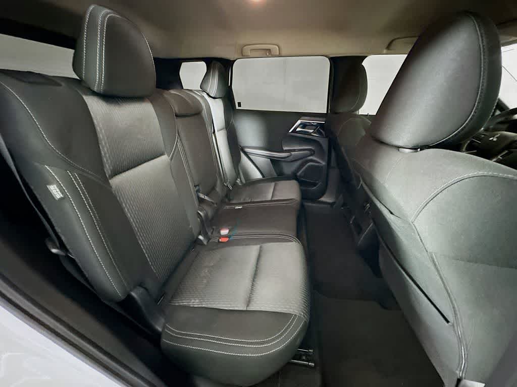 Mitsubishi Outlander ES 2024