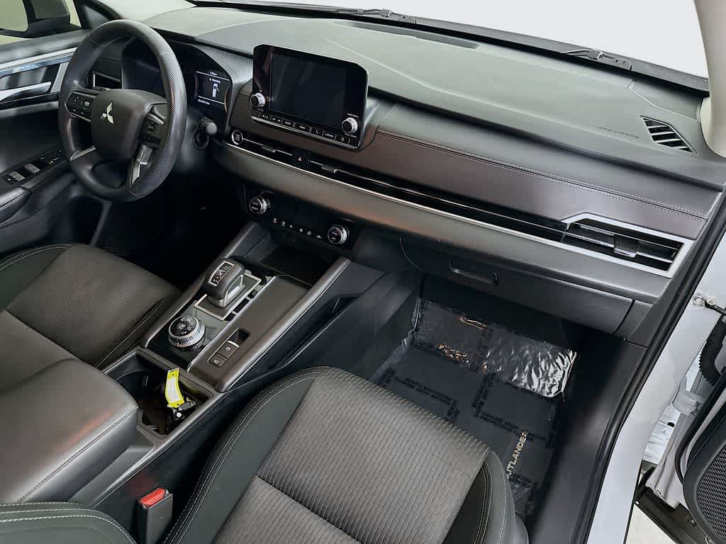 Mitsubishi Outlander ES 2024