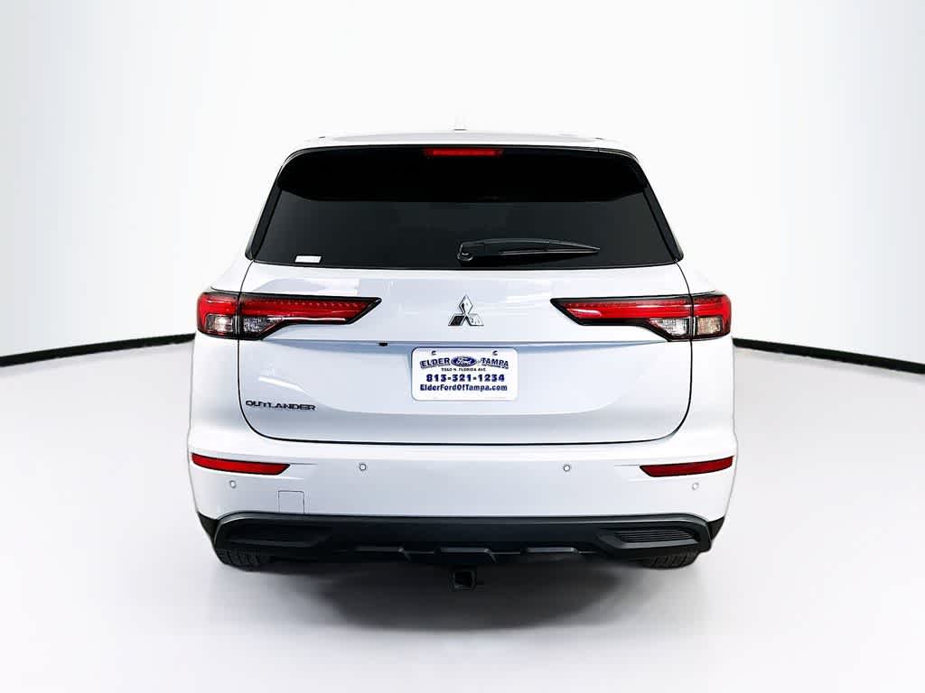 Mitsubishi Outlander ES 2024