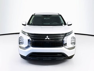 Mitsubishi Outlander ES 2024