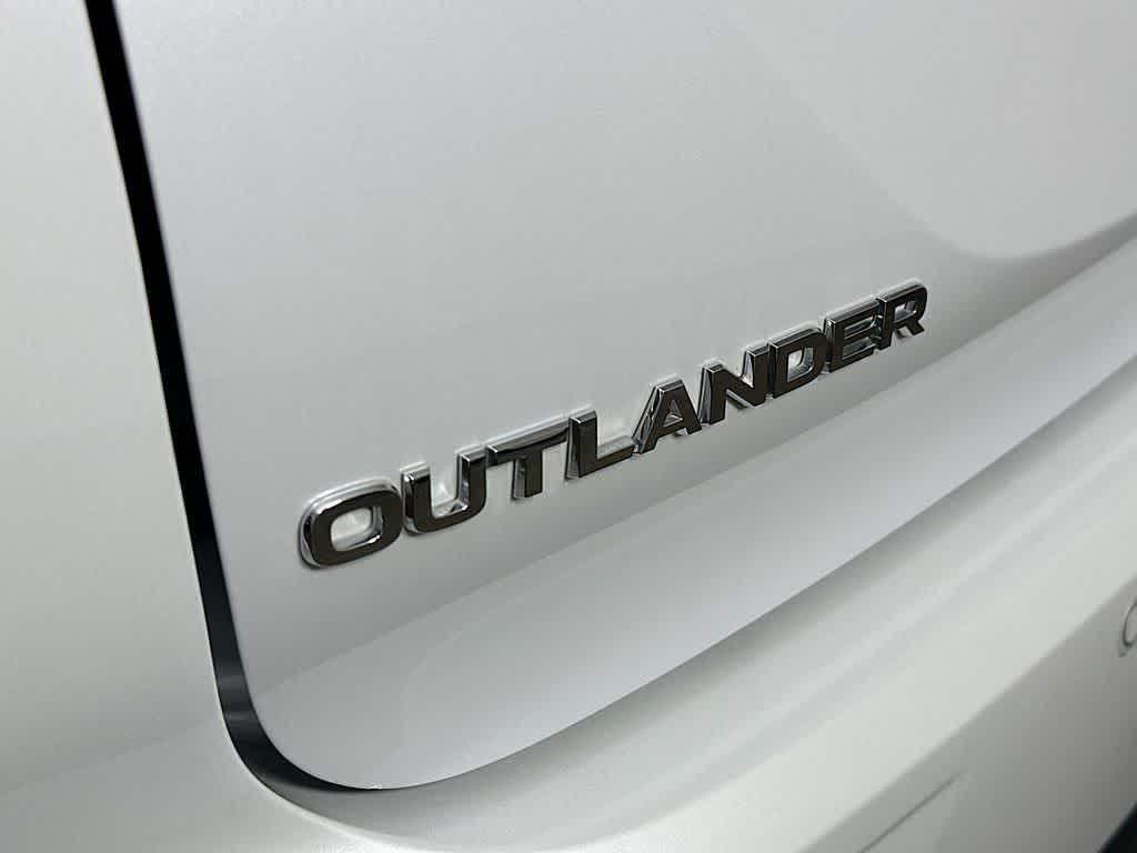 Mitsubishi Outlander ES 2024
