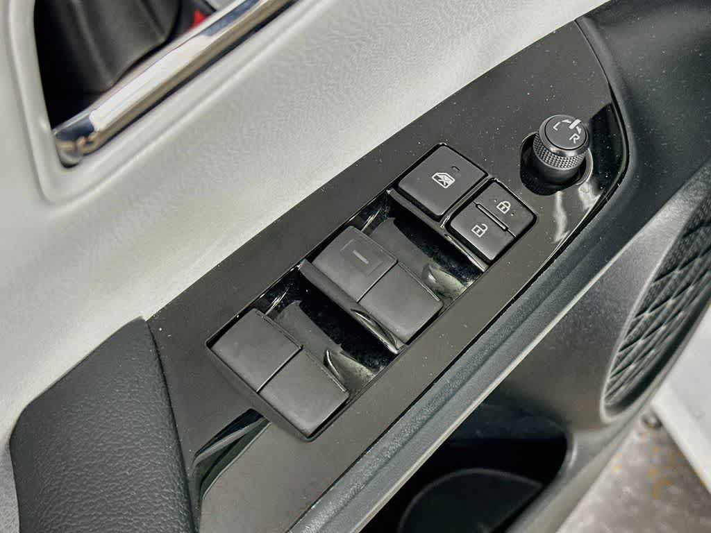 Toyota Prius L Eco 2021