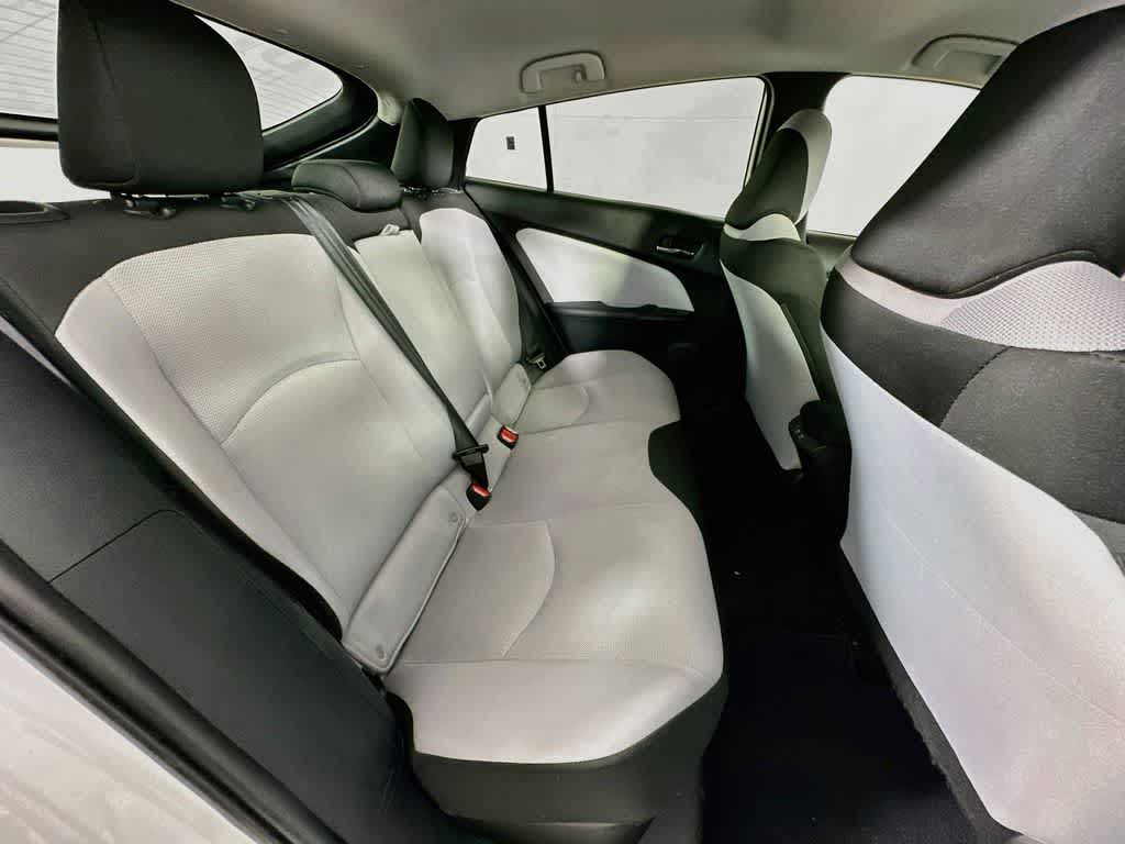 Toyota Prius L Eco 2021