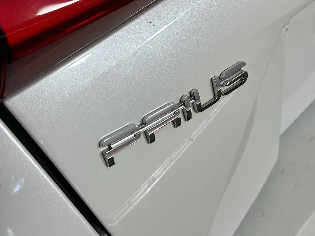Toyota Prius L Eco 2021