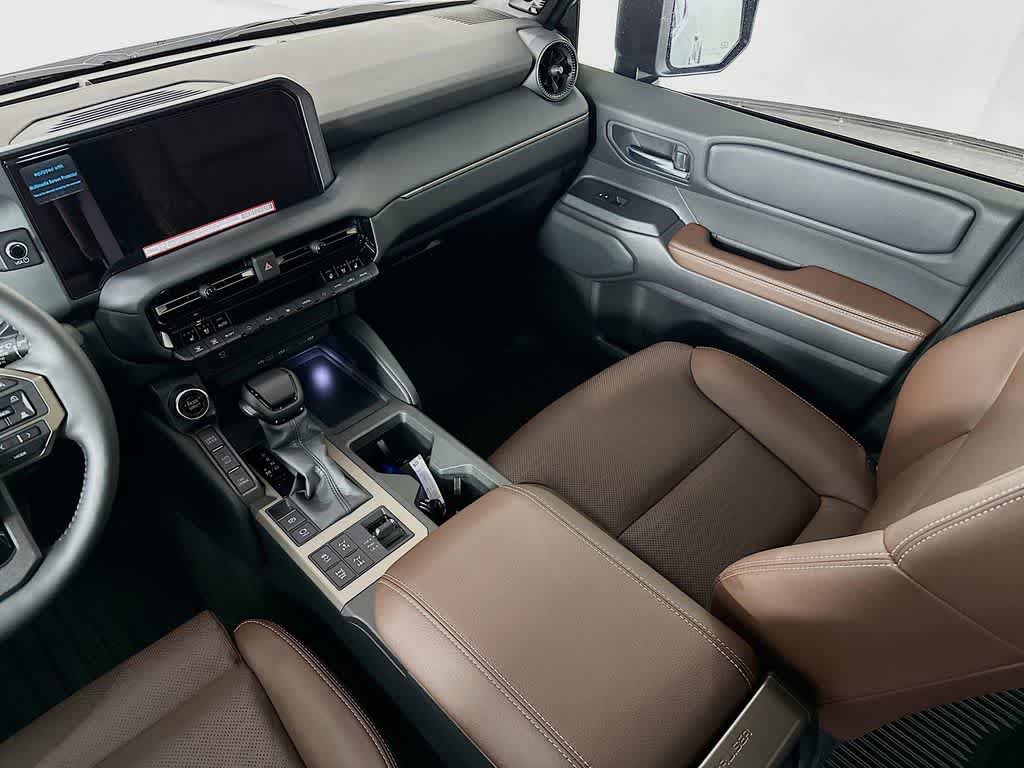 Toyota Land Cruiser Base 2025