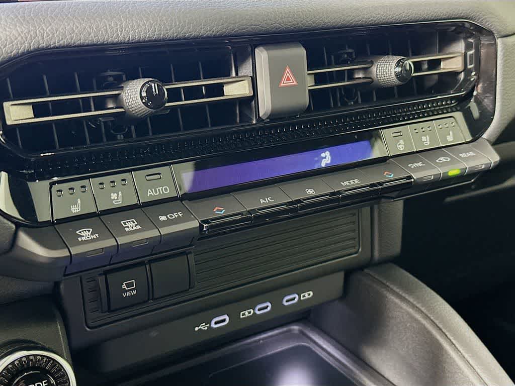 Toyota Land Cruiser Base 2025