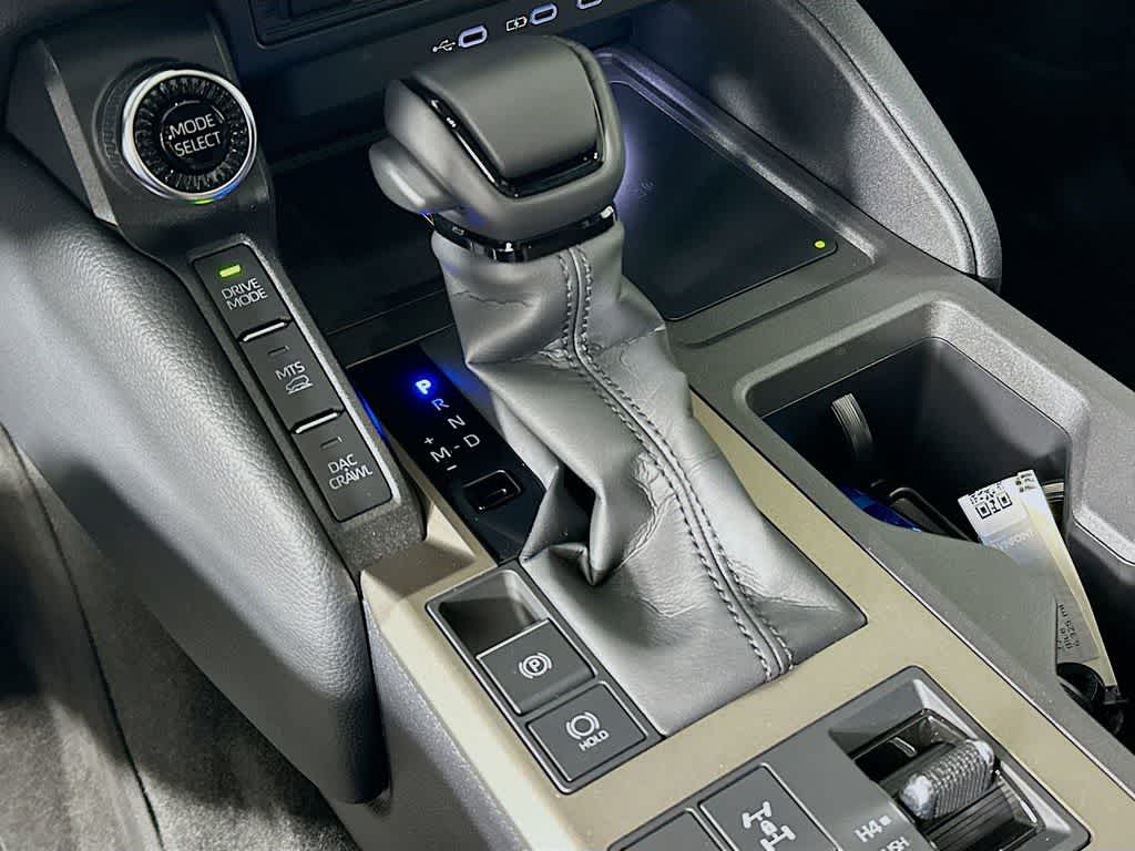 Toyota Land Cruiser Base 2025