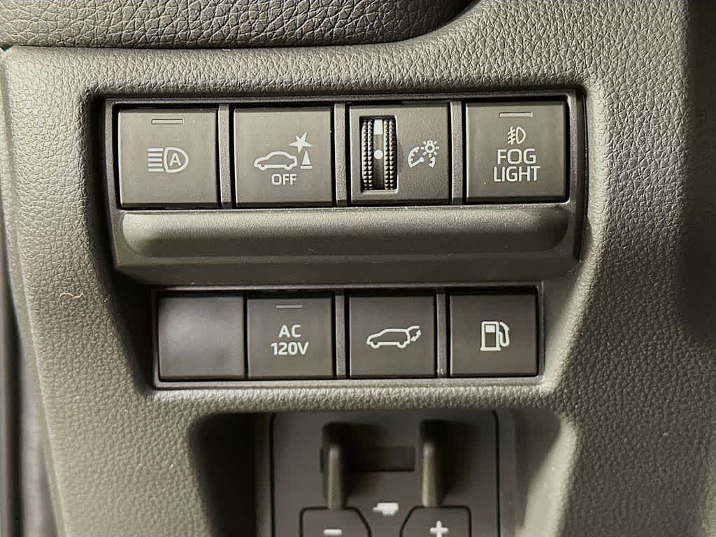 Toyota Land Cruiser Base 2025