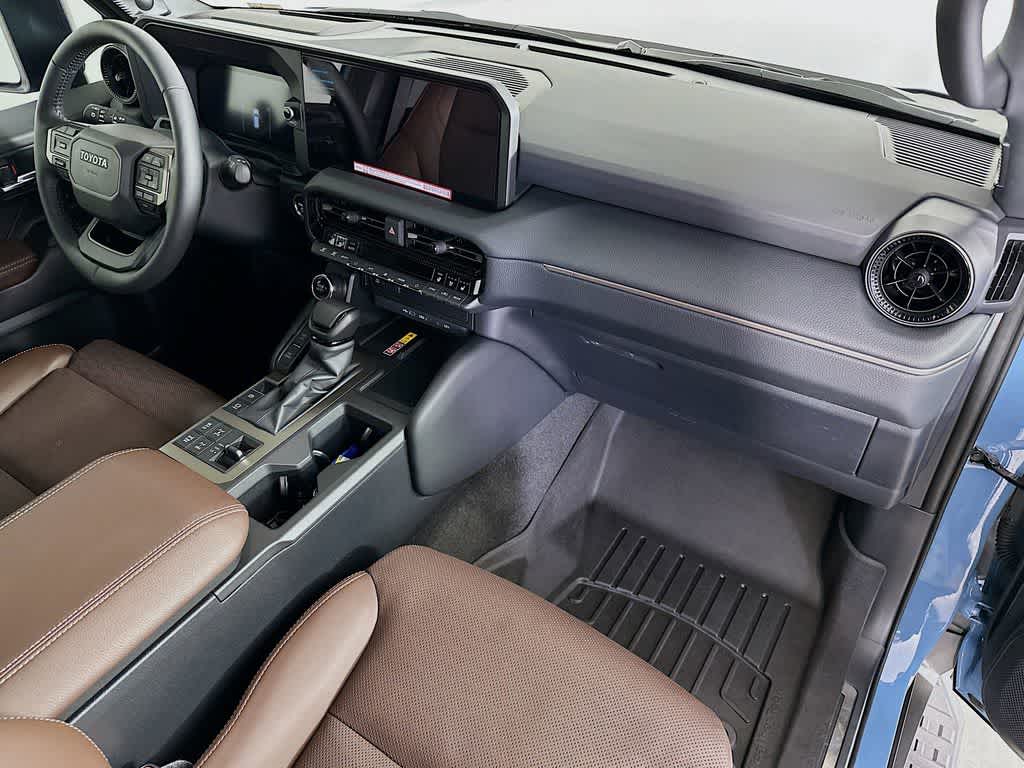 Toyota Land Cruiser Base 2025