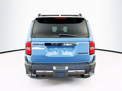 Toyota Land Cruiser Base 2025