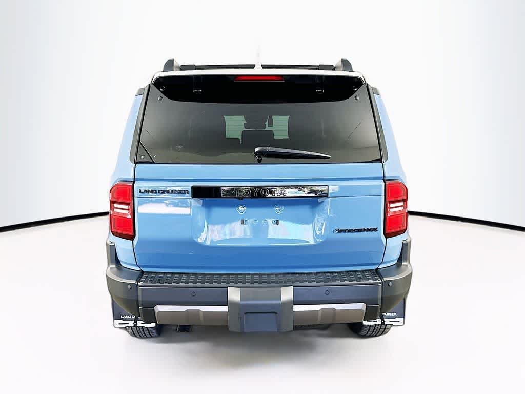 Toyota Land Cruiser Base 2025